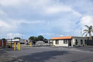 Public Storage - Davenport - 100 Lake Davenport Blvd